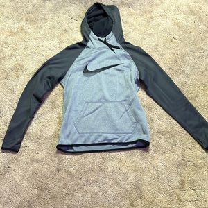 Nike men or women’s Therma-Fit hoodie size medium